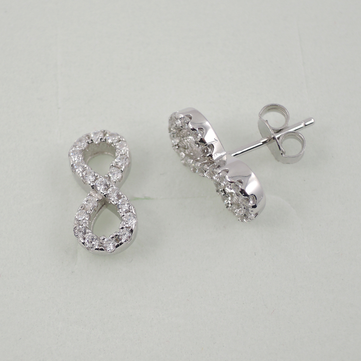 Ohrstecker Silber rhodiniert mit Zirkonia Steinen