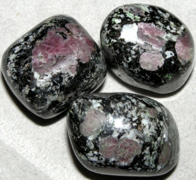 Trommelstein Granat-Biotit Granat Biotit - Goldgottlieb