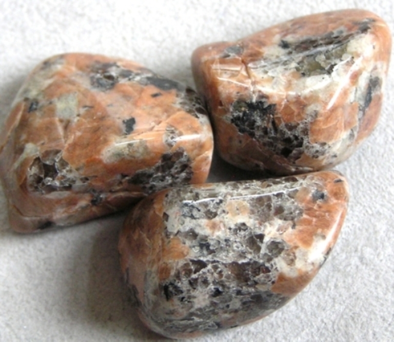 Trommelstein Granit Frankreich