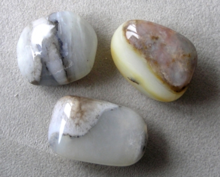 Trommelstein Andenopal weiß Opal