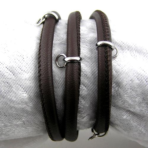 Lederarmband braun mit Anhängern und Verschluß aus Edelstahl