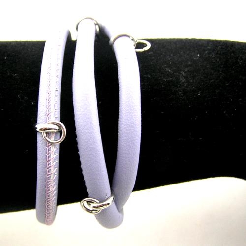 Lederarmband flieder mit Anhängern und Verschluß aus Edelstahl