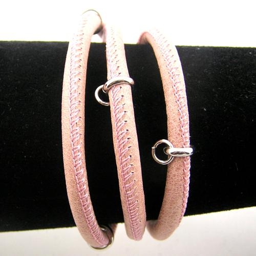 Lederarmband rosa mit Anhängern und Verschluß aus Edelstahl